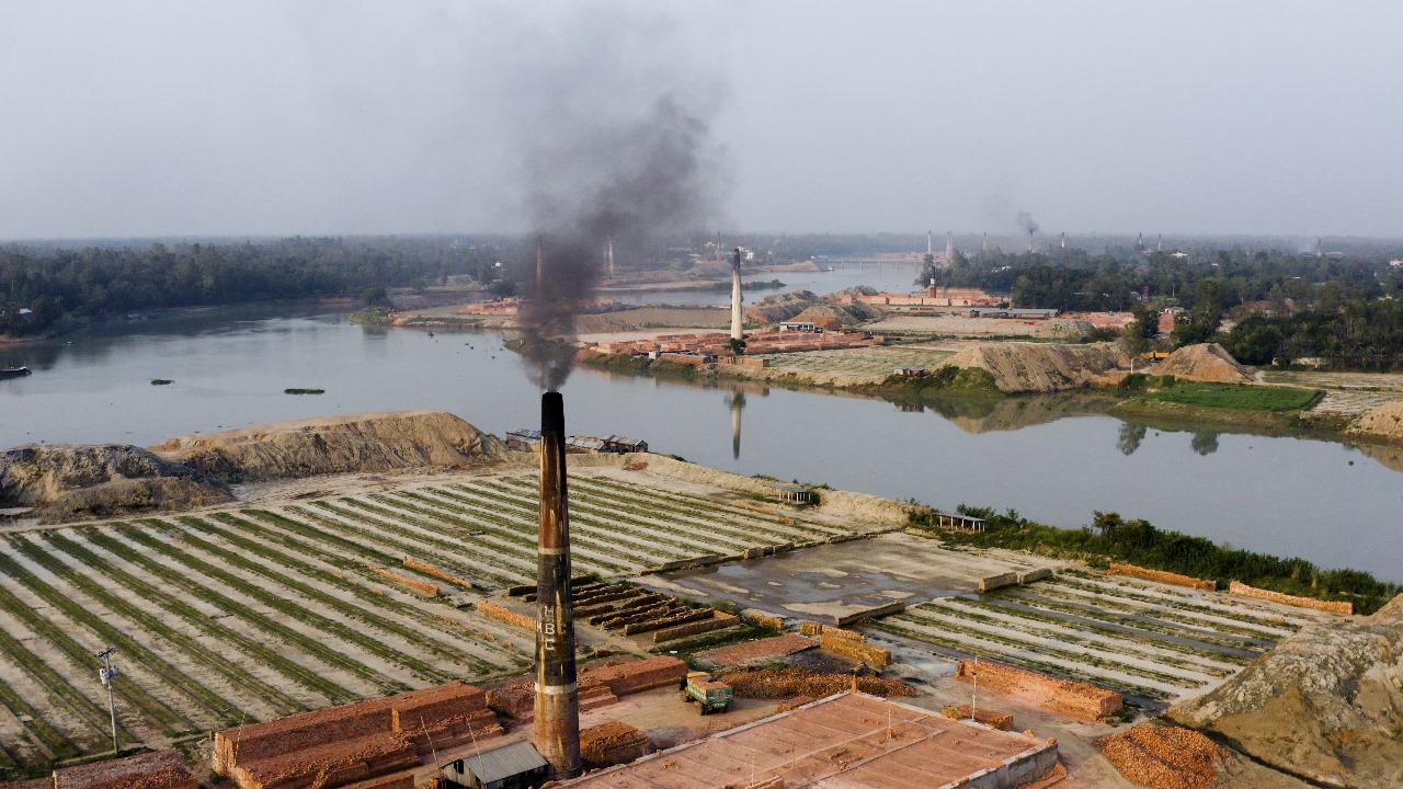 Example of a typical zigzag brick kiln in Bangladesh