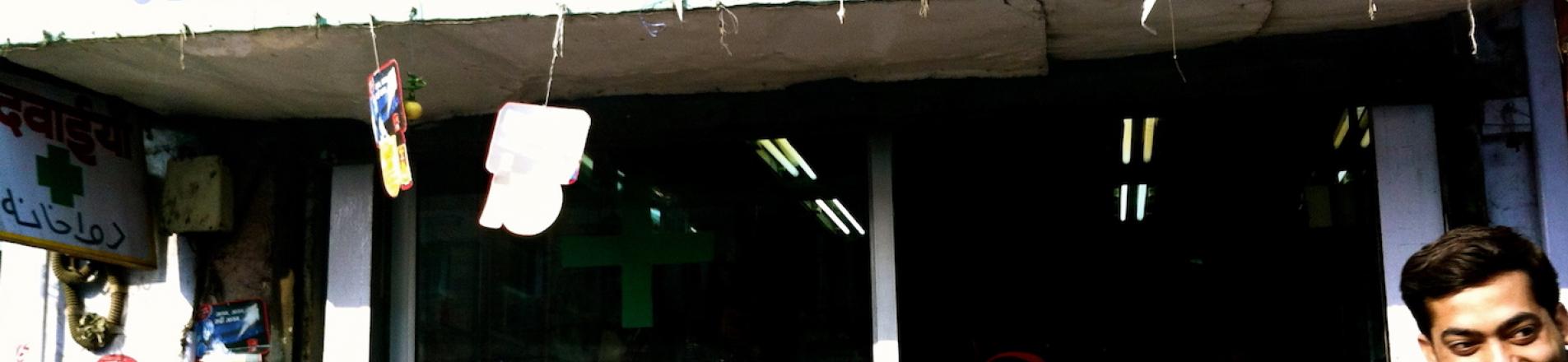 How retail drug markets in poor countries develop image