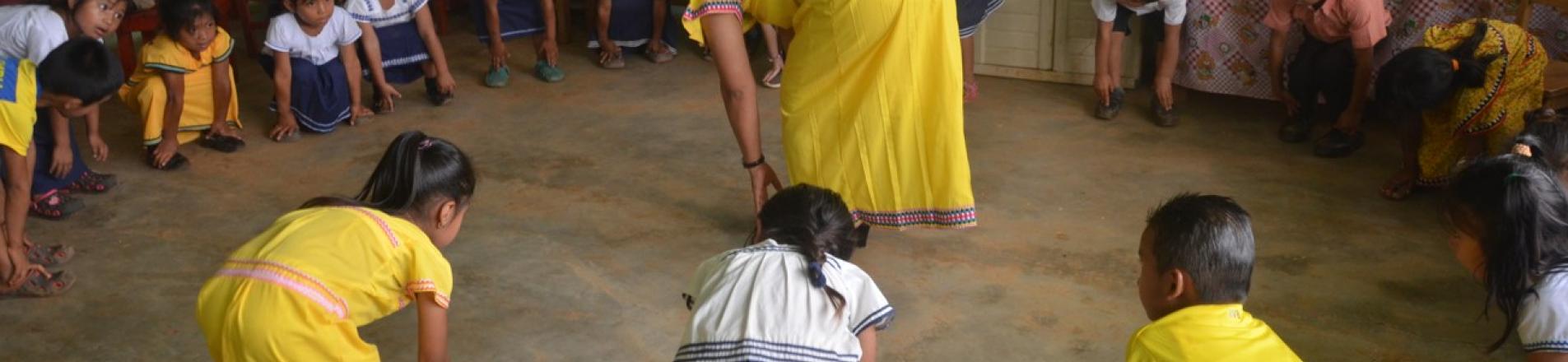 Ngäbe community teacher implements the audio program