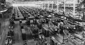 assembly line US manufacturing during ww2