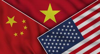 vietnam flag between china and US