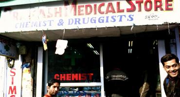 How retail drug markets in poor countries develop image