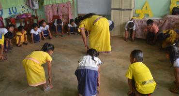 Ngäbe community teacher implements the audio program