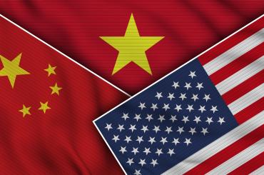 vietnam flag between china and US